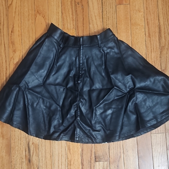 Hot Topic Black Skater Skirt with Ring Accent - Picture 2 of 3